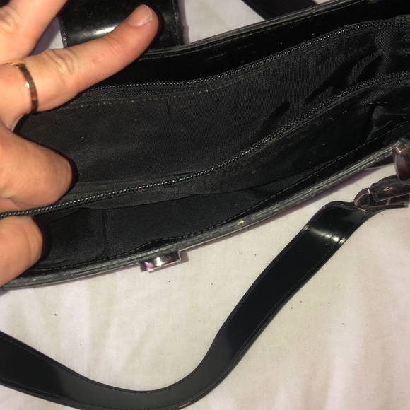 Guess - Picture 3 of 3